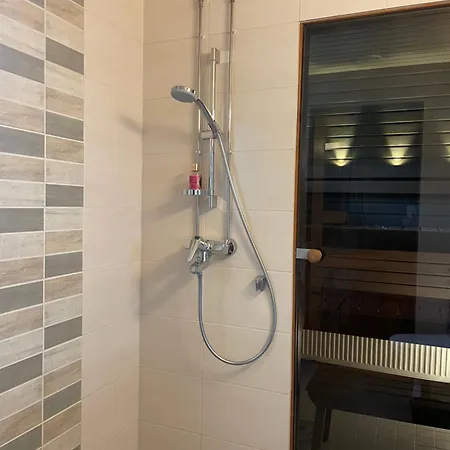 Family Home For 5 Near Santa Claus Village, Sauna & Free Parking רובניימי