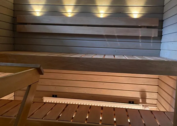 Spacious Family With Sauna & Free Parking Near Scv *